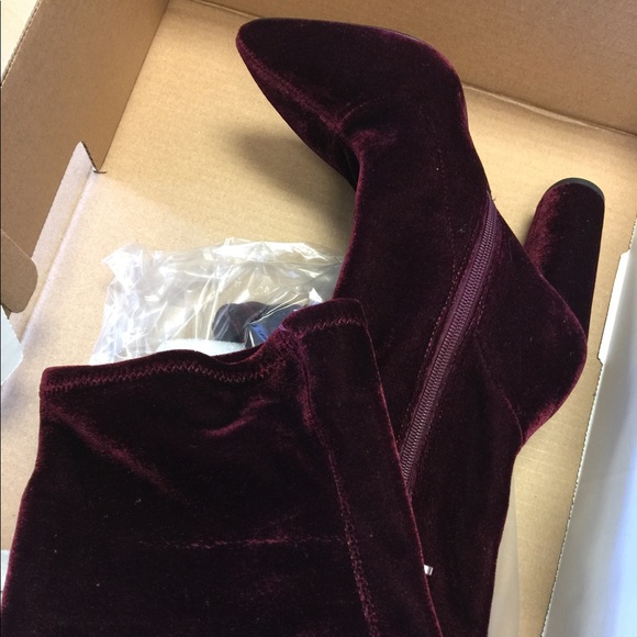 Over the Knee Boots - (8.5) - Picture 2 of 7